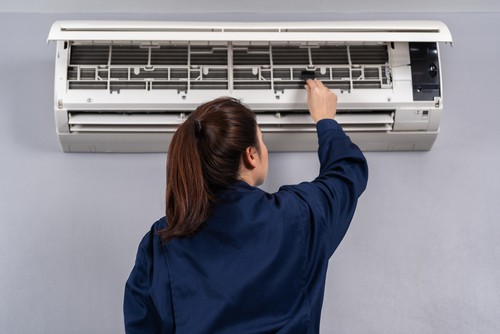 The Role Of Aircon Servicing In Mold Risk Reduction